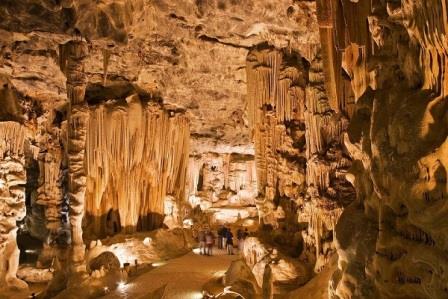 Oudtshoorn_Cuevas01...